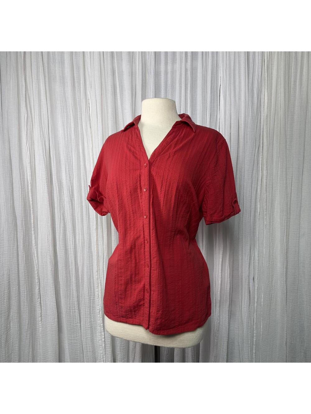 Preppy Y2K Red Textured Pleated Button-Up Collared Shirt (L)